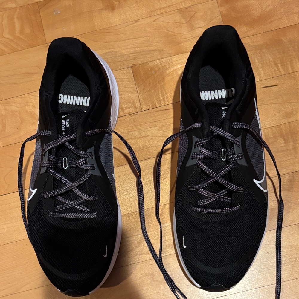 Nike Black and White Athletic Sneakers - Picture 3 of 4